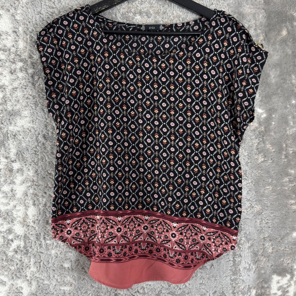 Iris Size L Floral Medallion Boho Cap Sleeve Blouse Black Short Sleeve Women